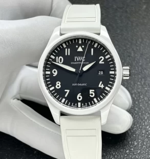 IWC人気特恵スーパーコピーパイロット時計 IW328104オートマティック